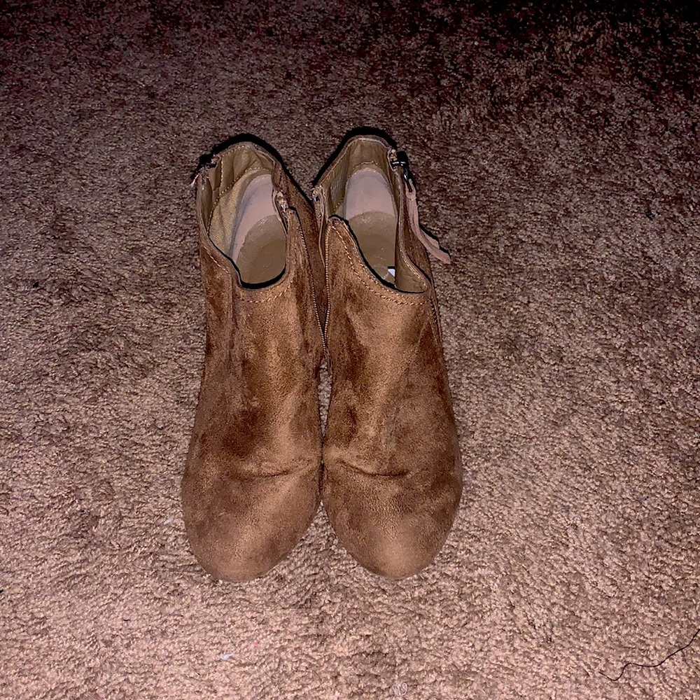 only been worn once little heels